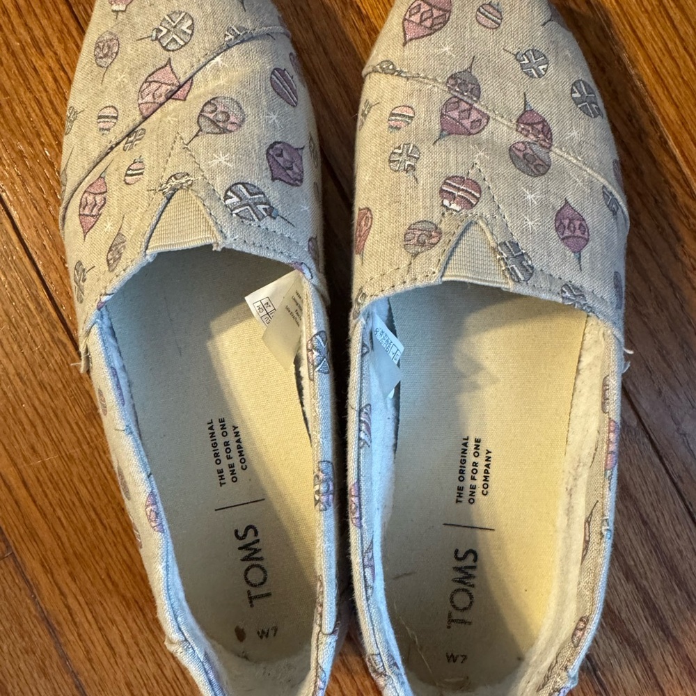 TOMS women’s Holiday ornaments Slip-On Shoes - Gray and Pink